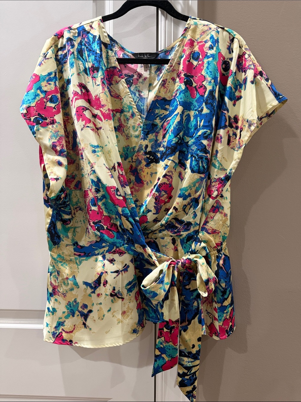 NWOT Nicole Miller Vivid Abstract Wrap Top in Cream, Blue & Pink